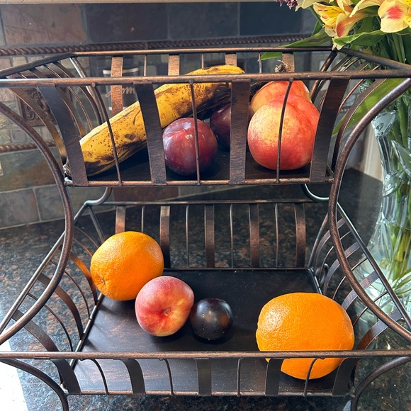 2-tier metal fruit basket - Picture 2 of 5